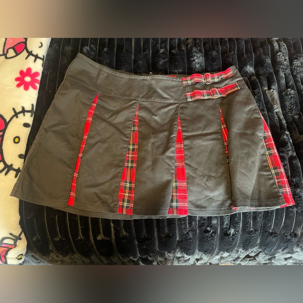 Absolutely beautiful Trippnyc skirt! Size 16